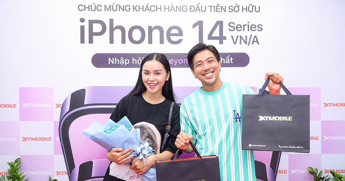 Diễn viên Quang Sơn và bạn gái Lê Thu Trang rạng rỡ đi mua iPhone 14 Pro Max tại XTmobile